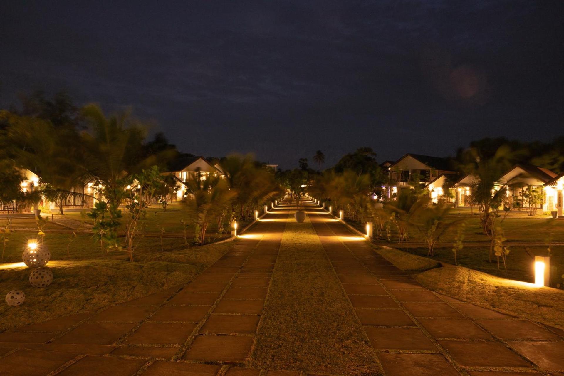 Uppuveli Beach By Dsk Trincomalee Exterior photo